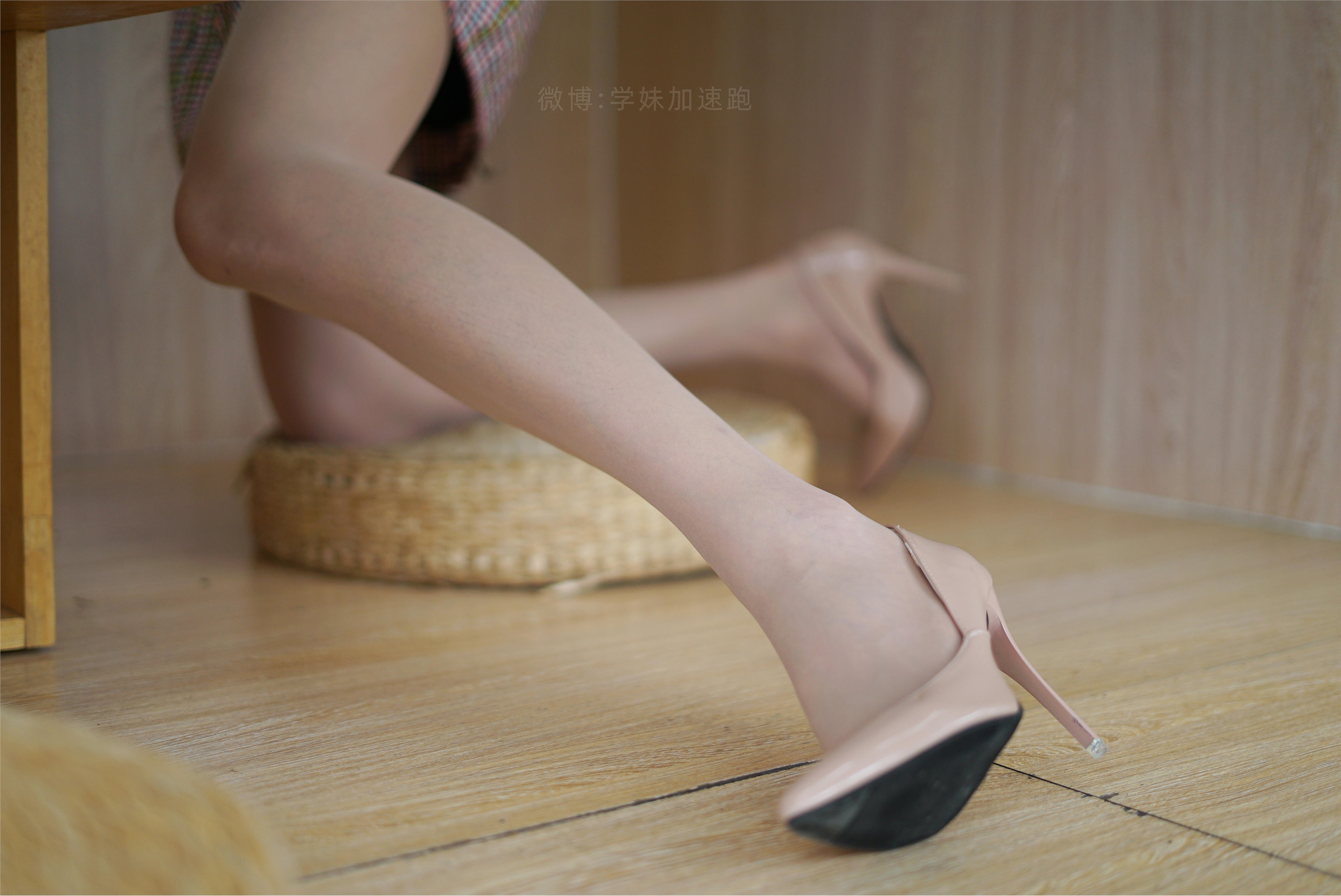 学妹加速跑 XM067《腿长即是美-盘盘》